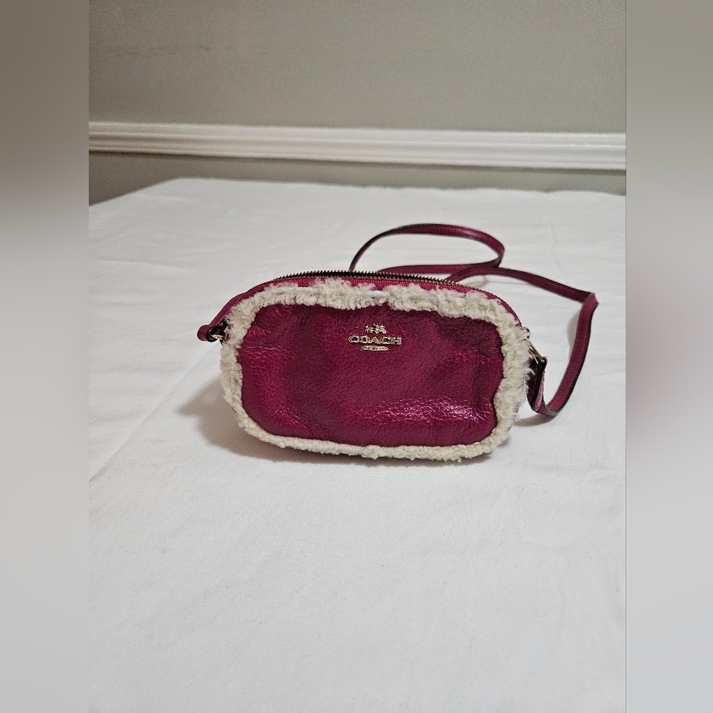 Coach Women's Fuchsia Crossbody Bag